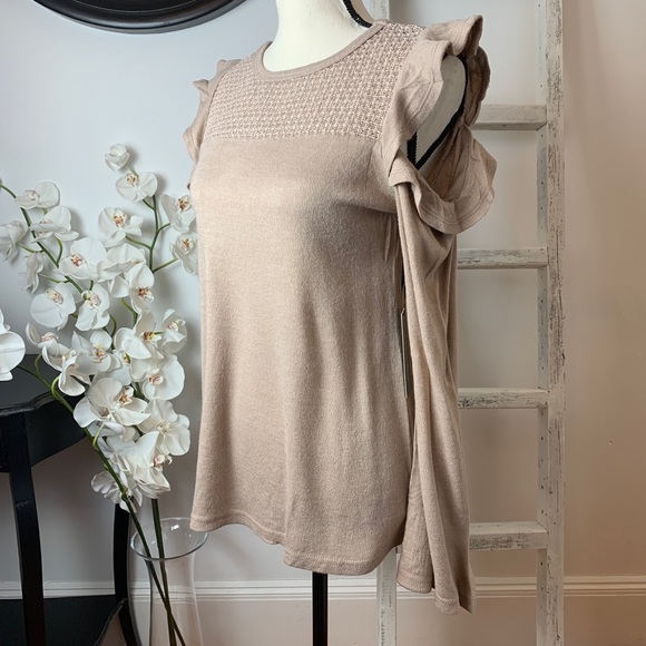 ‼️CLEARANCE‼️ Cold Shoulder Top - Picture 7 of 8